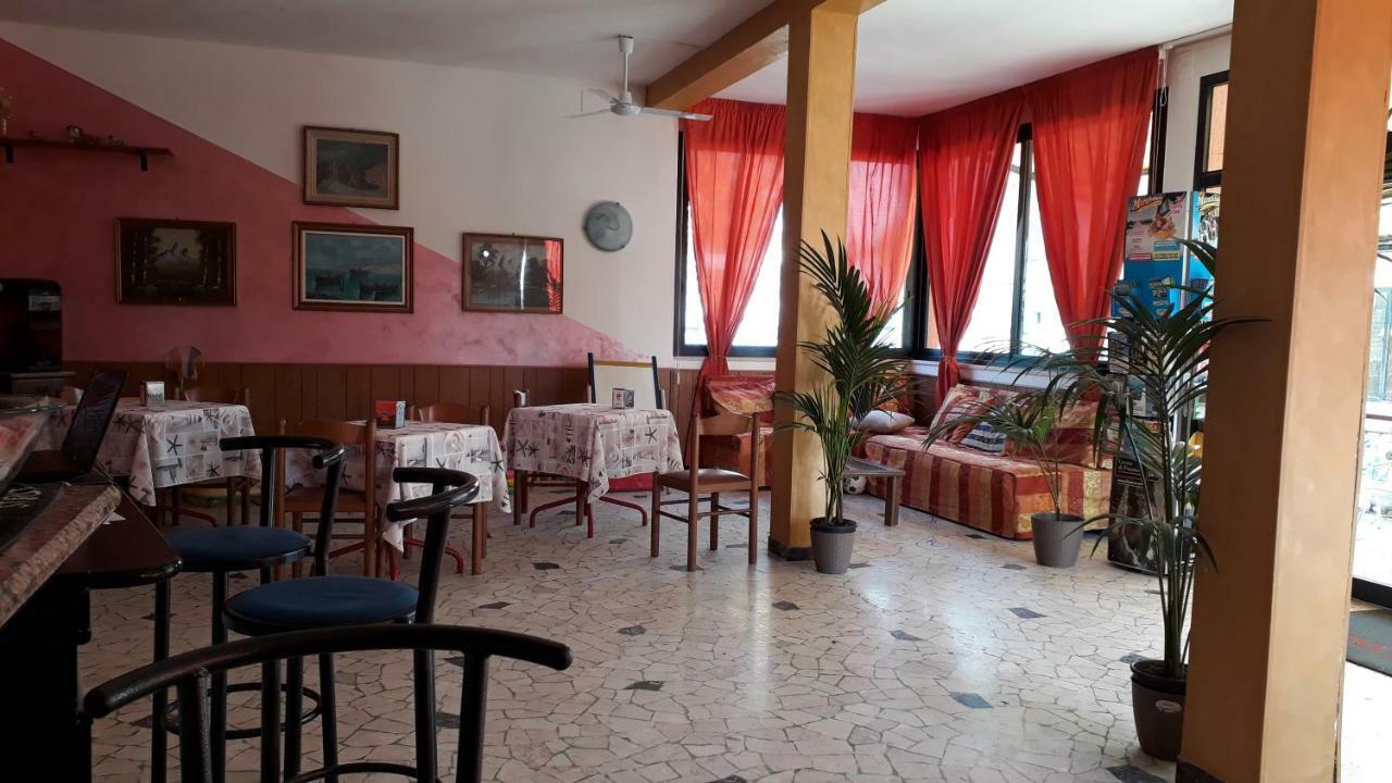 Hotel Rosa Ріміні Екстер'єр фото