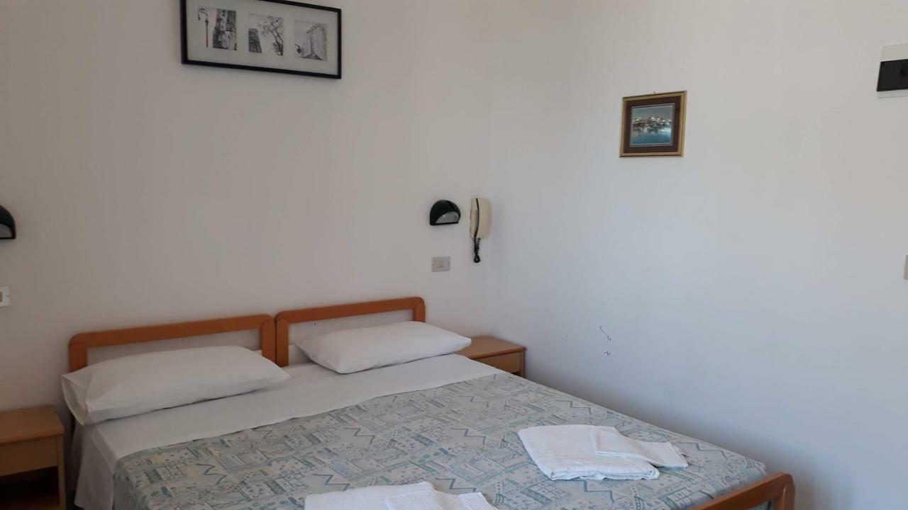 Hotel Rosa Ріміні Екстер'єр фото