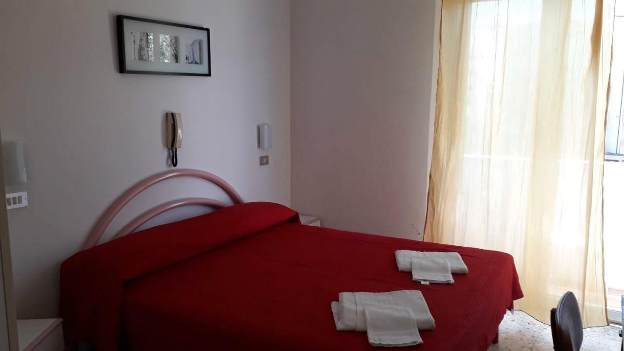 Hotel Rosa Ріміні Екстер'єр фото